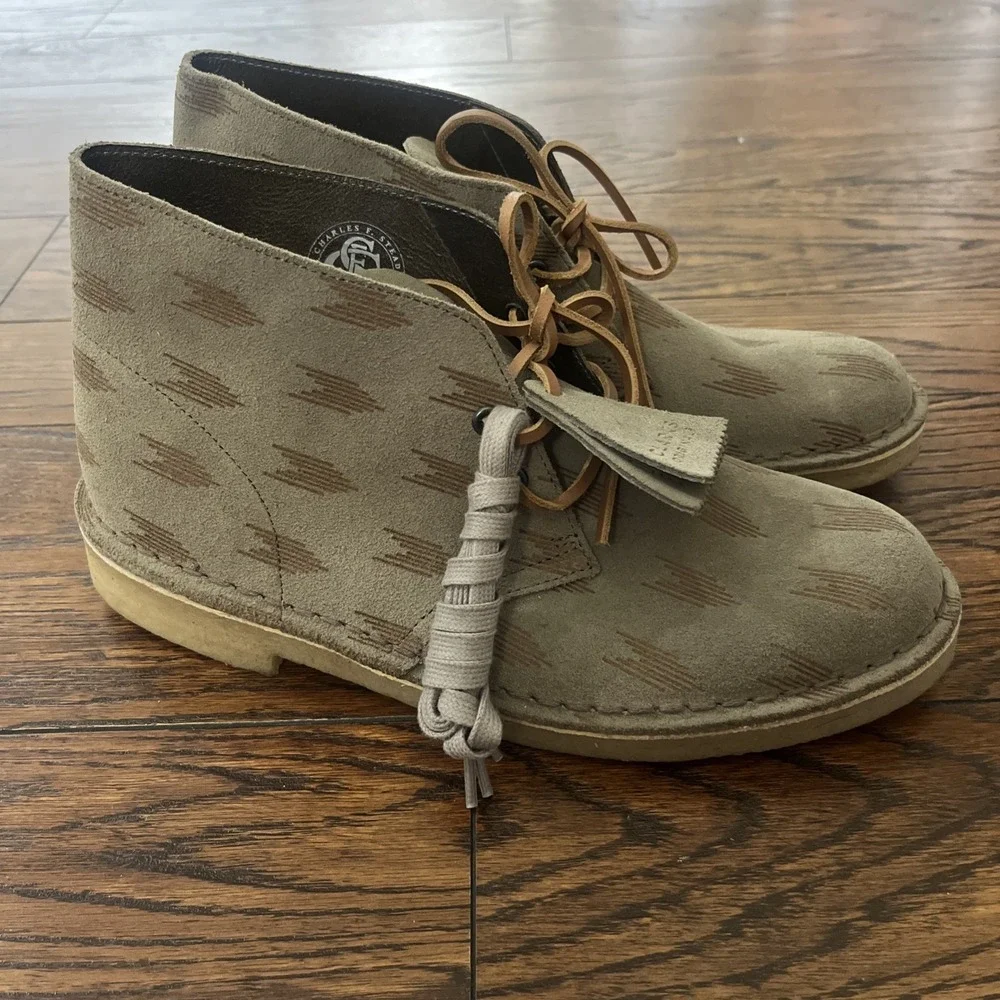 Clarks Original's Desert Boot Men's Grey Interest Suede size 7 new Extra Laces
